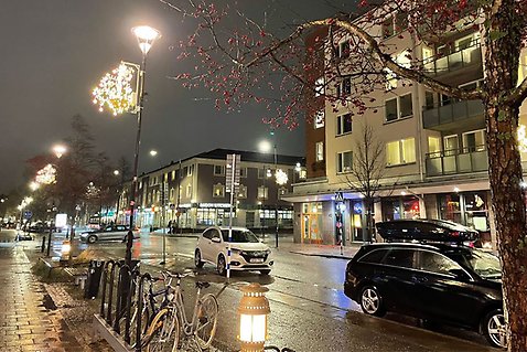 Adventsbelysning längs Centralvägen i Väsby.