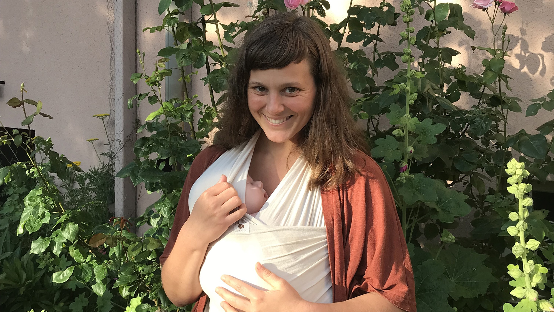 En kvinna med en bebis.