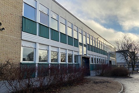 Exteriör bild av Väsby skolas fasad