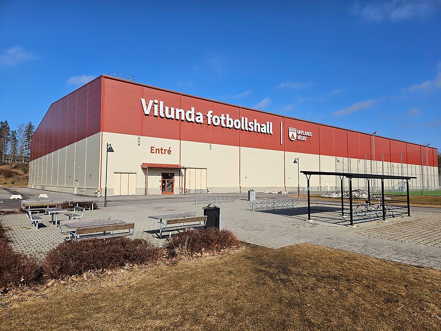Exteriör bild av fotbollshallen i Vilundaområdet.