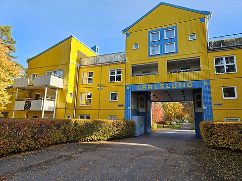 Exteriör bild av bostadshus som byggdes i anslutning till Bo85.