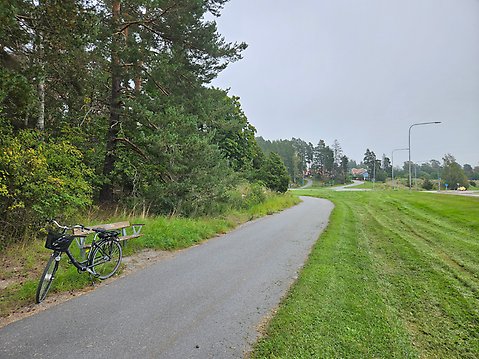 Gång- och cykelbana utmed Sandavägen.